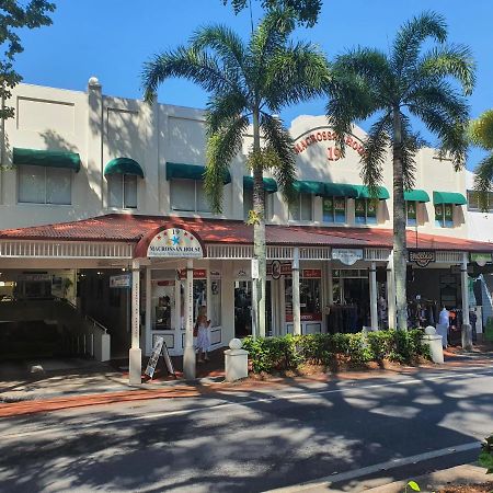 Macrossan House Boutique Holiday Apartments Port Douglas Eksteriør billede