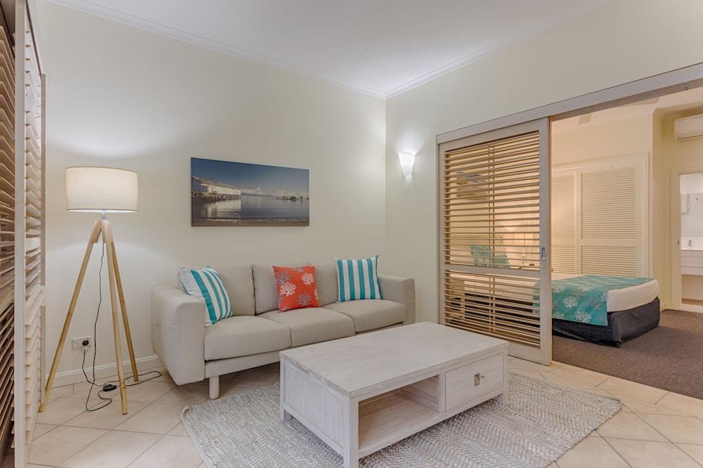 Macrossan House Boutique Holiday Apartments Port Douglas Eksteriør billede