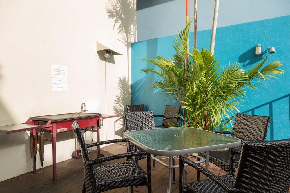 Macrossan House Boutique Holiday Apartments Port Douglas Eksteriør billede