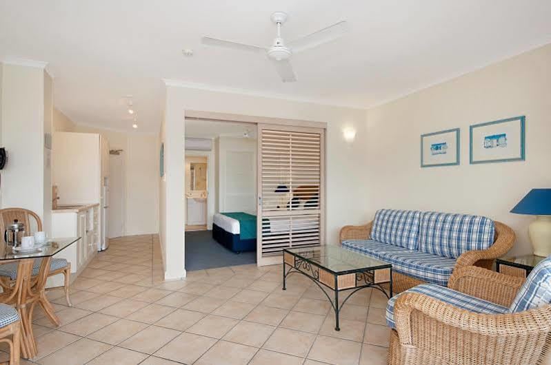 Macrossan House Boutique Holiday Apartments Port Douglas Eksteriør billede